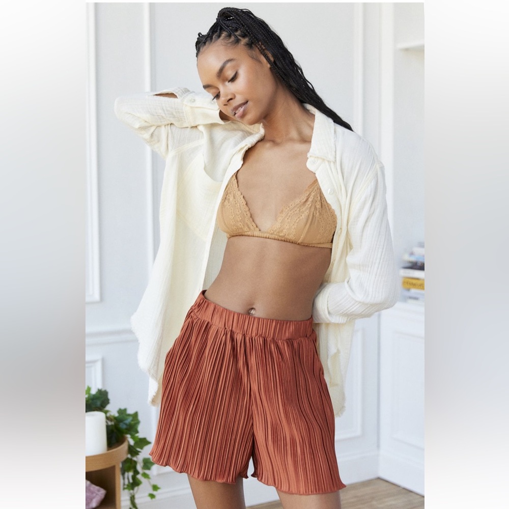 UO plisse pull on shorts